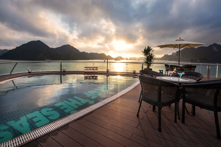 Du thuyền Stellar Of The Sea Hạ Long 